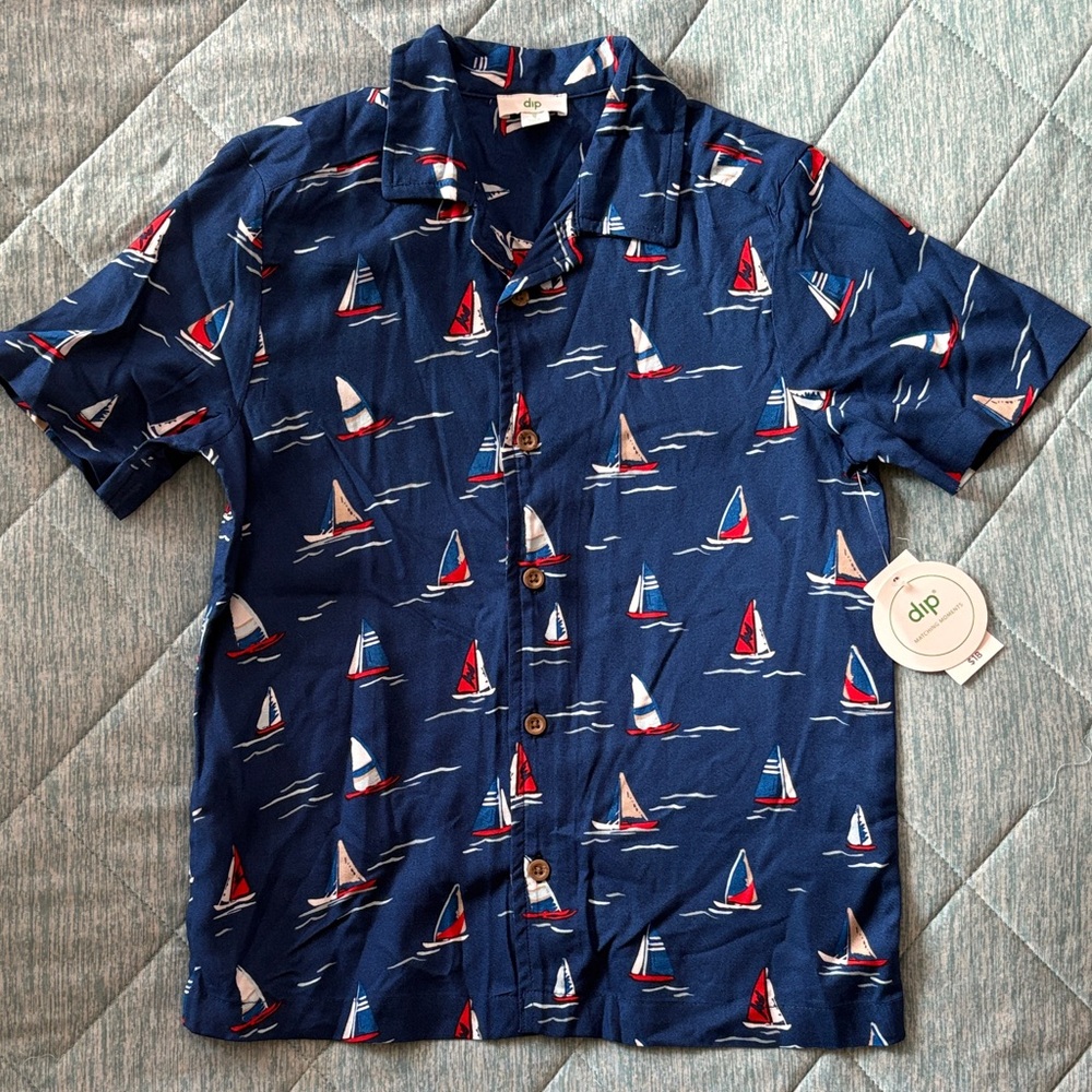 DIP Button Down Sailboat Pattern Shirt Size Medium (8)